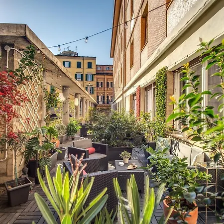 Aweshomeitaly - Hanging Gardens Guest house 3*